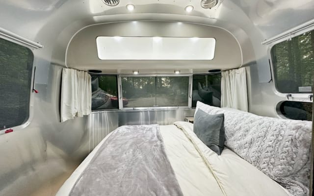 Charming Airstream Oasis w/ Hot Tub & Nature - Picture 9