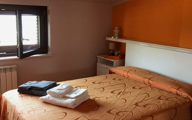 Simpatiche camere confortevoli e colorate per momenti di puro relax