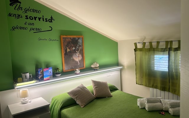 Simpatiche camere confortevoli e colorate per momenti di puro relax