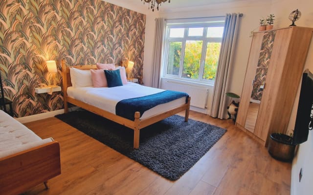 Spacious Boutique Room & Free Parking