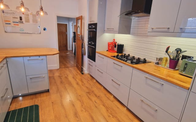 Spacious Boutique Room & Free Parking