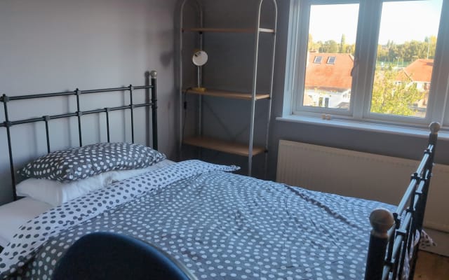 Camera disponibile nei pressi della città di Nottingham, vicino alle linee...