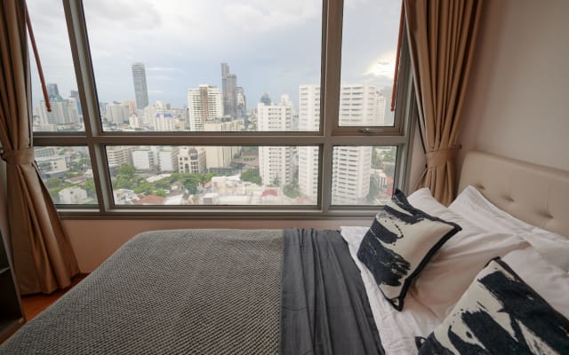 Geräumige 60m2 King- und Queensize-Betten in Bangkoks pulsierendem...