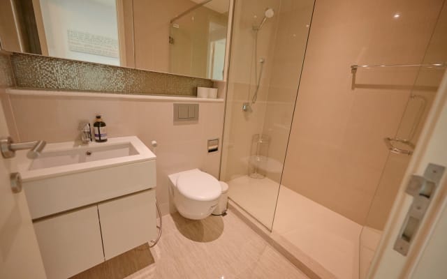 Spacious 60m² king & queen bed luxury in Bangkok's vibrant downtown - Picture 12