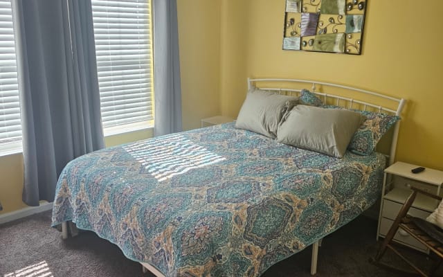 Queen Room with Private Bathroom & Hot Tub on Patio