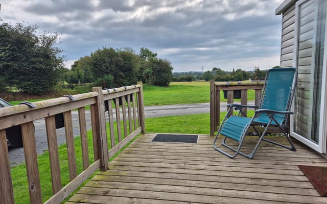 Le logis de la girafe is a mobile home on a top-of-the-range campsite