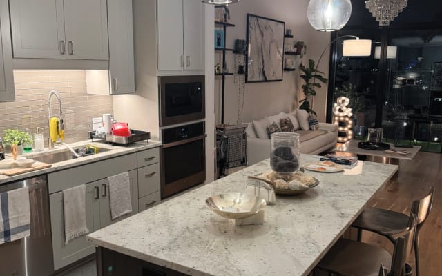 Pride Stay in River Oaks | 7 Min to Montrose