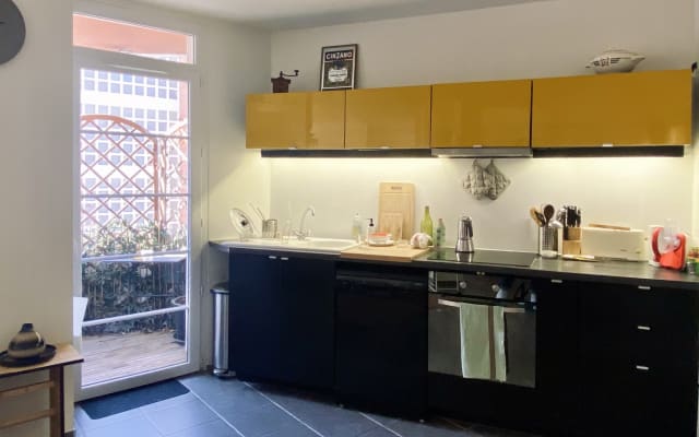 Room in beautiful apartment near Toulouse's hypercentre!