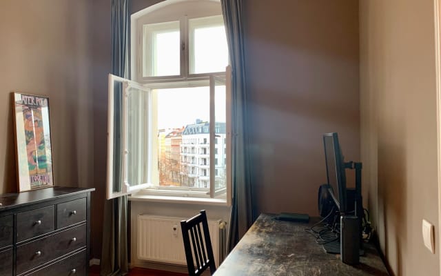 Tyler's listing on misterb&b - Guest room (workspace)