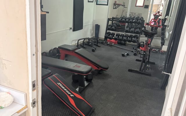 Rob's listing on misterb&b - Your stay gives you 23/7 gym access on site