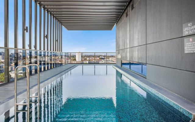 Southbank Apartment with ocean views - prime location in city