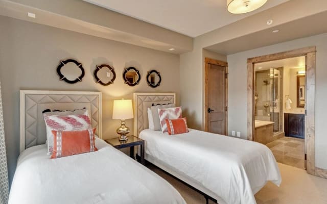 Edgemont 2306 - Luxury Ski-in Ski-out Condo