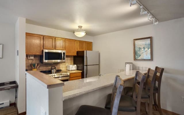 Bear Claw 105 - Ski-in Ski-out Condo!