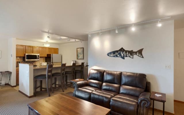 Bear Claw 105 - Ski-in Ski-out Condo!