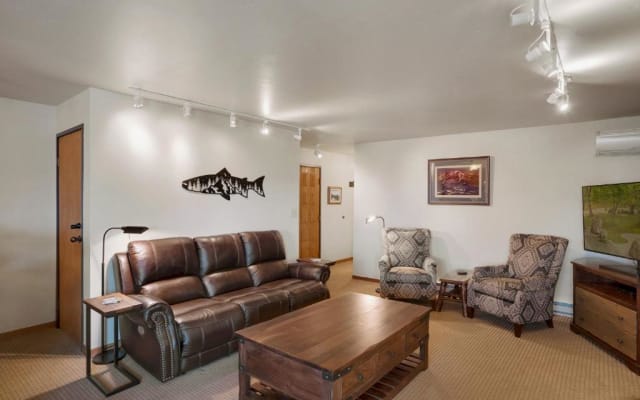 Bear Claw 105 - Ski-in Ski-out Condo!