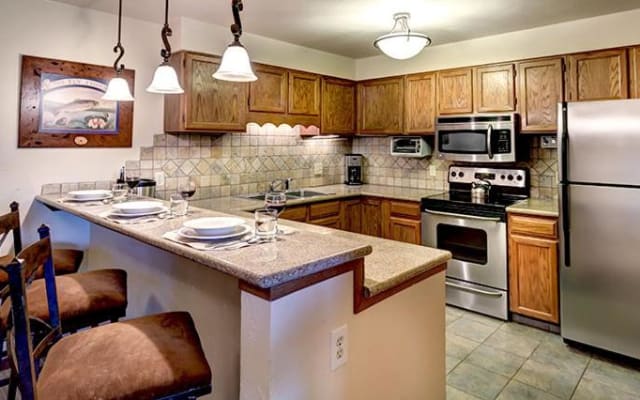 Bear Claw 410 - Ski-in Ski-out Condo!