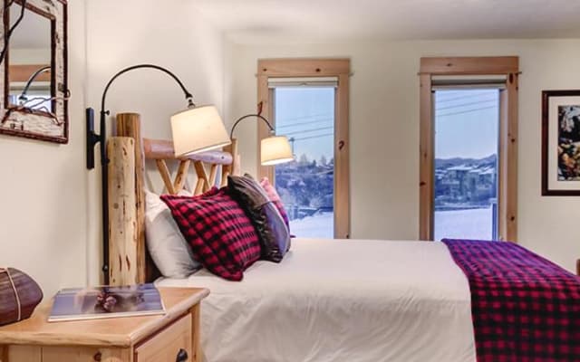 Bear Claw 103 - Condo Ski-in Ski-out !