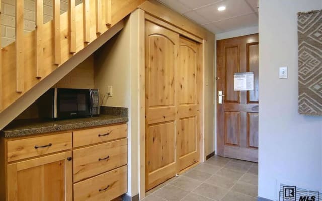 Penthouse Ski-In Ski-Out Above Sheraton 1bd 1.5ba