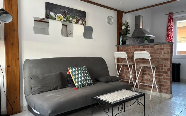 Quiet and cosy studio with large terrace in Cannes