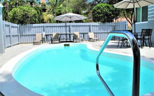 Las Olas Oasis, Pool, Parking, Central and Cozy!