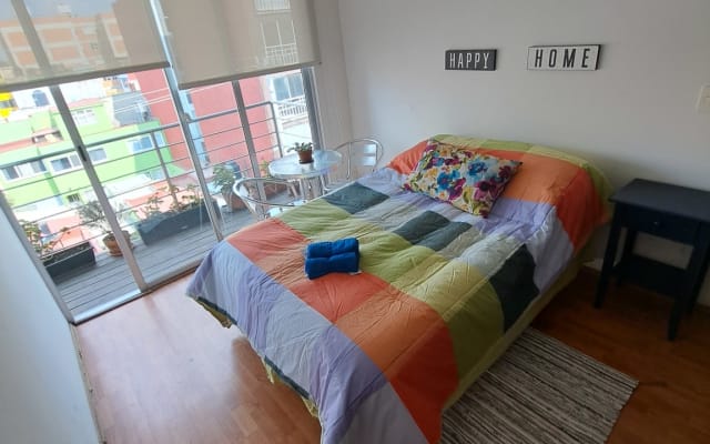 Habitación cómoda y práctica
