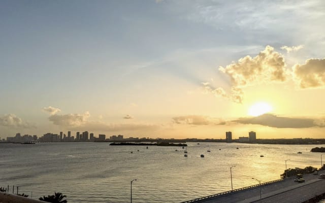 Spacious Bayview Room with Balcony & Parking