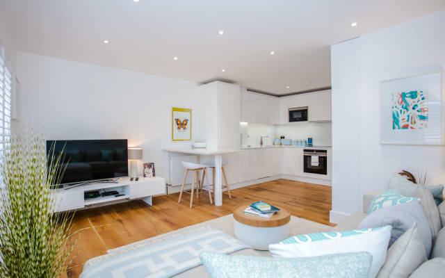 Beautiful modern apartment located in trendy Fitzrovia
