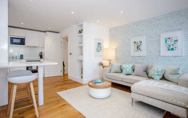 Beautiful modern apartment located in trendy Fitzrovia