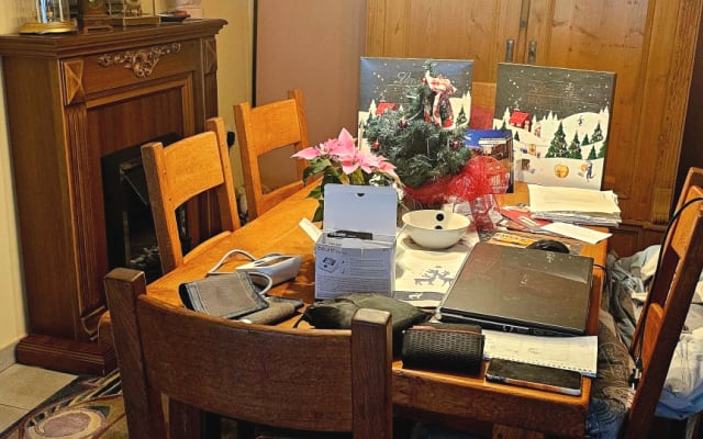 Dirk's listing on misterb&b - ESSZIMMER  GEMEINSAM  Kannst dir gern Arbeitsplatz hier einrichten