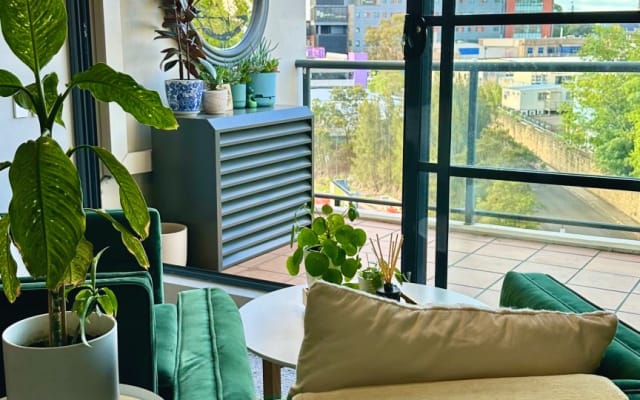 Your Perfect Nest in Newtown Awaits!