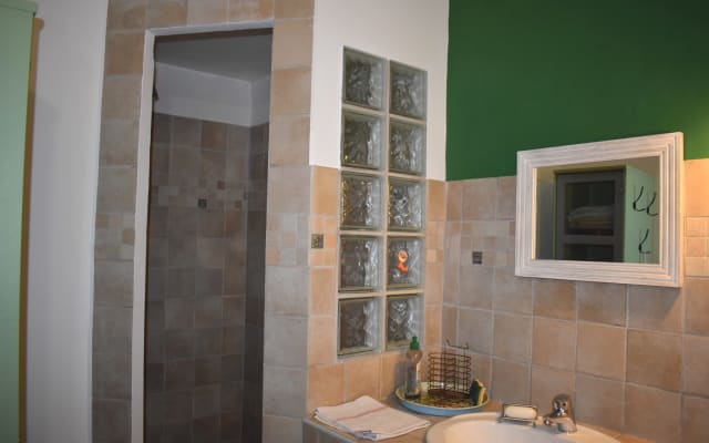 Chambre à louer avec mezzanine dans un magnifique village médiéval .