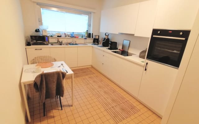 Acogedor apartamento renovado con habitaciones y dormitorio...
