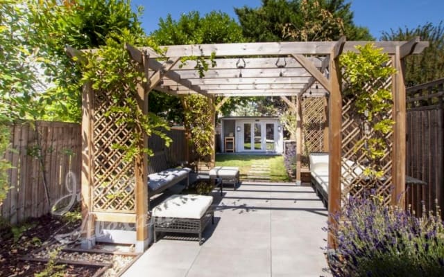 Beautiful rooms in a cozy house in south London. Close to central Ldn.