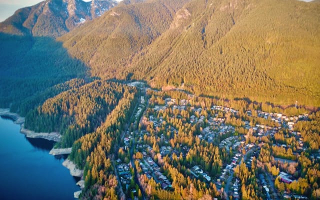 Paul's listing on misterb&b - The Grousewoods neighbourhood, at the base of Grouse Mountain