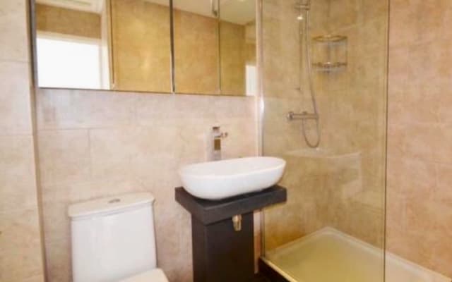 Double bedroom in Islington (N1).Close to all shops etc