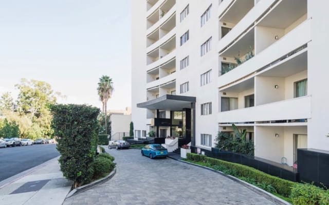 2 Bed/2 Bath inc Pool - Base of Hollywood Hills