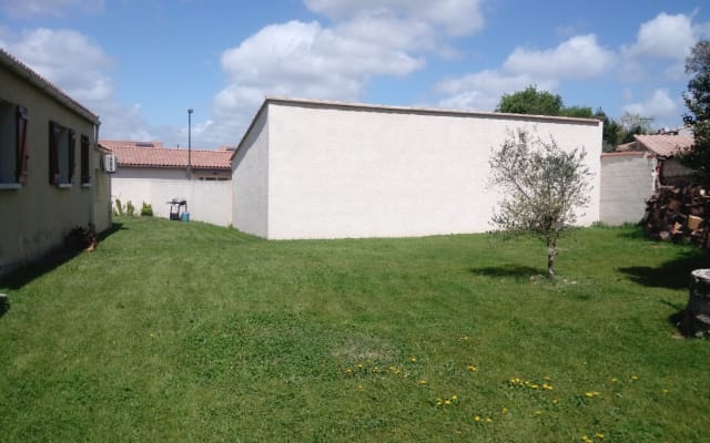 Semi-detached studio with large outdoor area, quiet but close to...