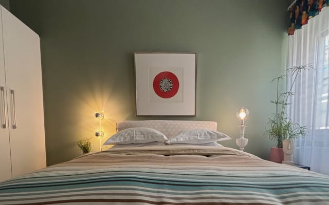 Ihr BEDROOM in Athen! (Kleidung optional)