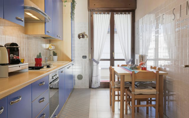 * South Milan Double Room, Private Bathroom * - Picture 15