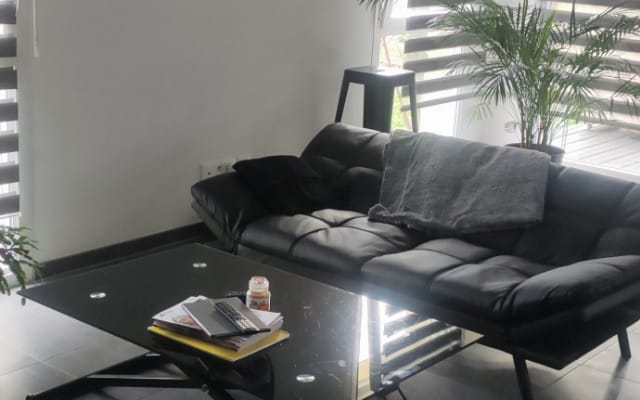 hello les loulous 
la petite chambre privée