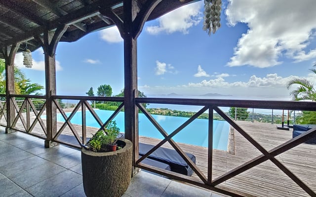 Scarlett, luxury villa with sea view