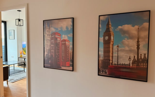 Modern 1-Bed Flat: 7 Min Walk to E&C Tube station and Gymbox!