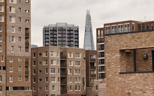 Modern 1-Bed Flat: 7 Min Walk to E&C Tube station and Gymbox!