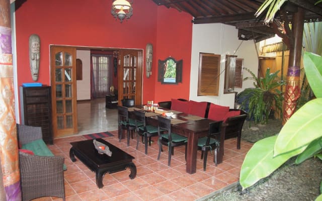 Anúncio de Edwin em misterb&b - The dining and communal area.