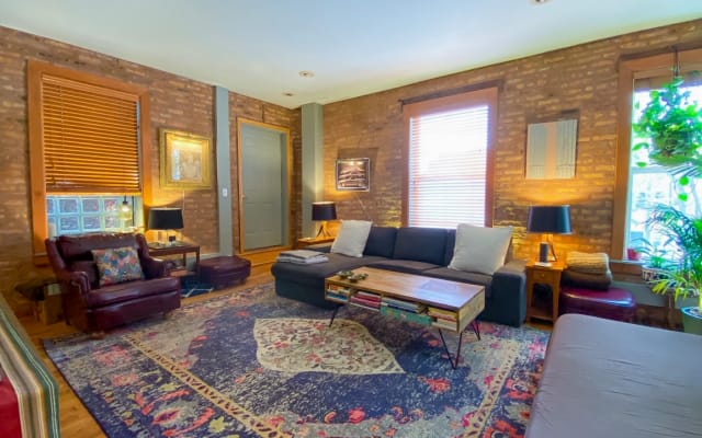 GRANDE CHAMBRE PRIVÉE ! PROPRE ET AMICAL SUR LA ROUTE DE LA PARADE DE...