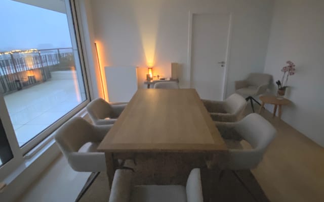 Chambre confortable dans un joli penthouse à Schaerbeek.