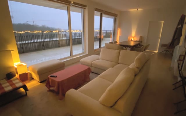 Chambre confortable dans un joli penthouse à Schaerbeek.