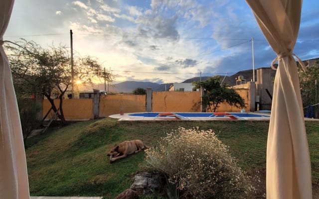 Experiencia La Trancera, en El Challao.
Casa compartida con pileta.