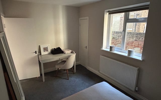 Homely ground floor, 2 bedroom flat situated in Zone 2