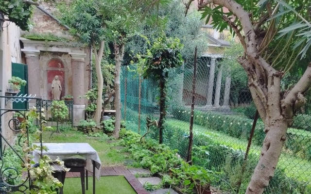Portion of apartment with private garden in the heart of Venice